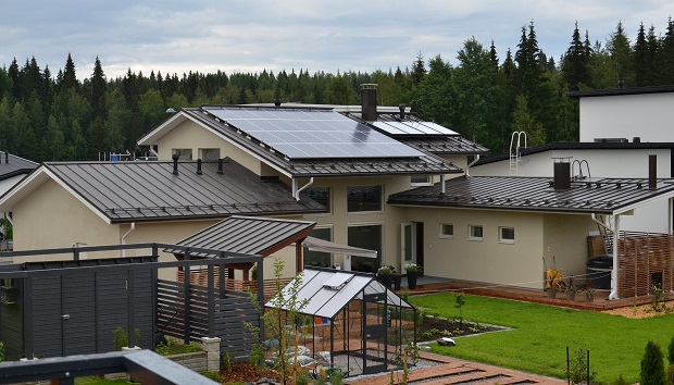 Tampereen asuntomessuilla vuonna 2012 nähtiin aurinkoenergiaa hyödyntävä talo. (Kuva: Suomen Lähienergialiitto CC BY 2.0)